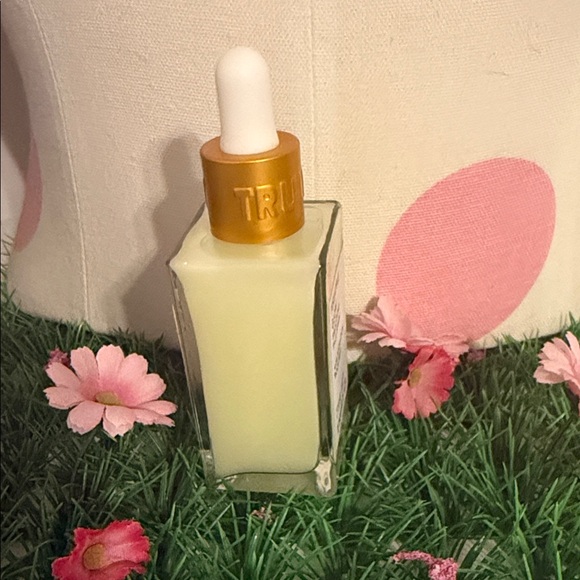 TRULY Pineapple Glow Smoothing Face Serum - Picture 3 of 4